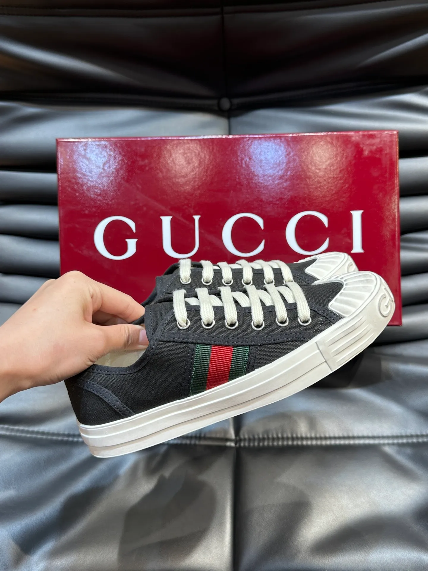 Men's shoes 💰p360 "GUUC*" Couple model 👫GG printed canvas sneakers, this sneaker is from the Gucci Lido series, and its design is inspired by the summer style and beach clubs of the Italian coast. The early autumn series reinterprets the brand's classic design elements and exquisite patterns from a modern perspective. These low-top sneakers are crafted from the brand's original fabric, the classic GG printed canvas, with a slightly distressed effect around the rubber sole. The GG pattern and logo are cleverly integrated into the sole, and the toe is embellished with an embossed Gucci logo. The towel insoles are decorated with brand logo leather labels, are light, comfortable and breathable for the feet, and come with a full set of original packaging! Size: Female 35-40 Male 38-45 (46 customized)